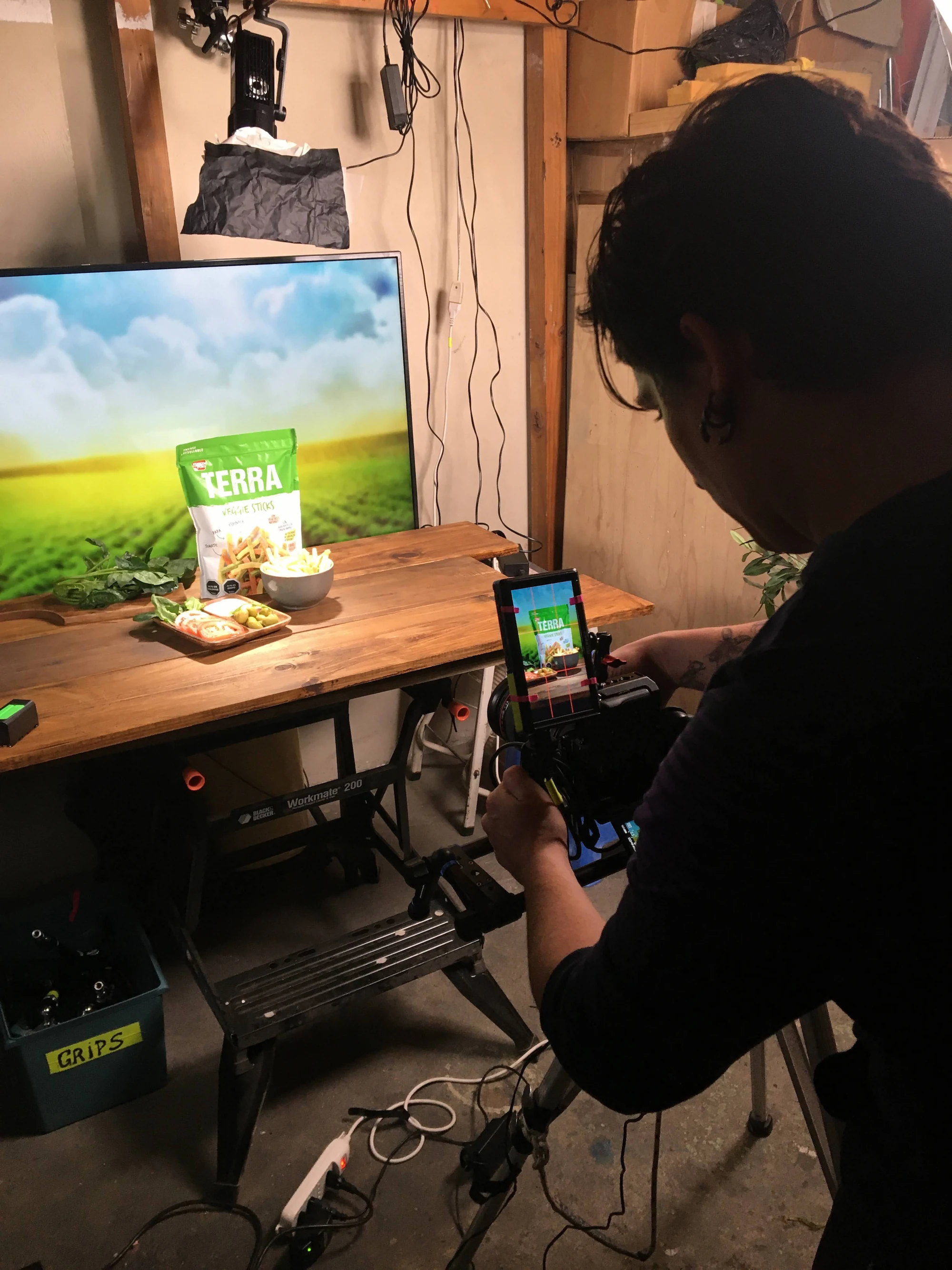 Postproducción y revisión de tomas en el estudio